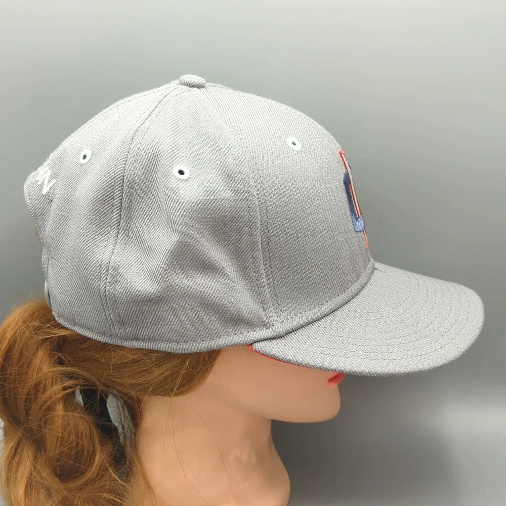 Nike True UCONN Huskies Snapback Gray Hat Cap OSFM Adjustable